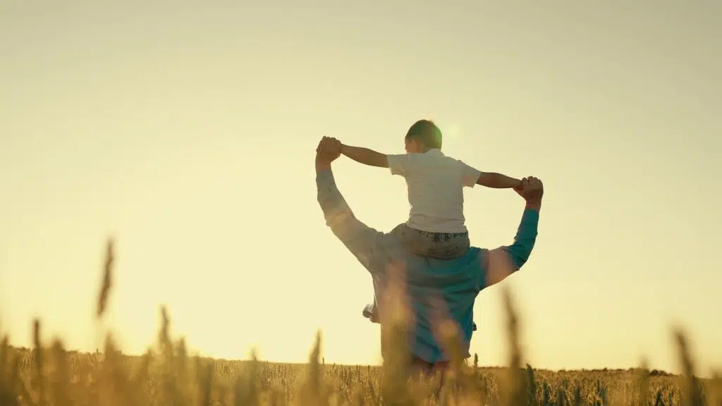 Child riding on father's shoulders | Child Custody Lawyer | The Hemmat Law Group