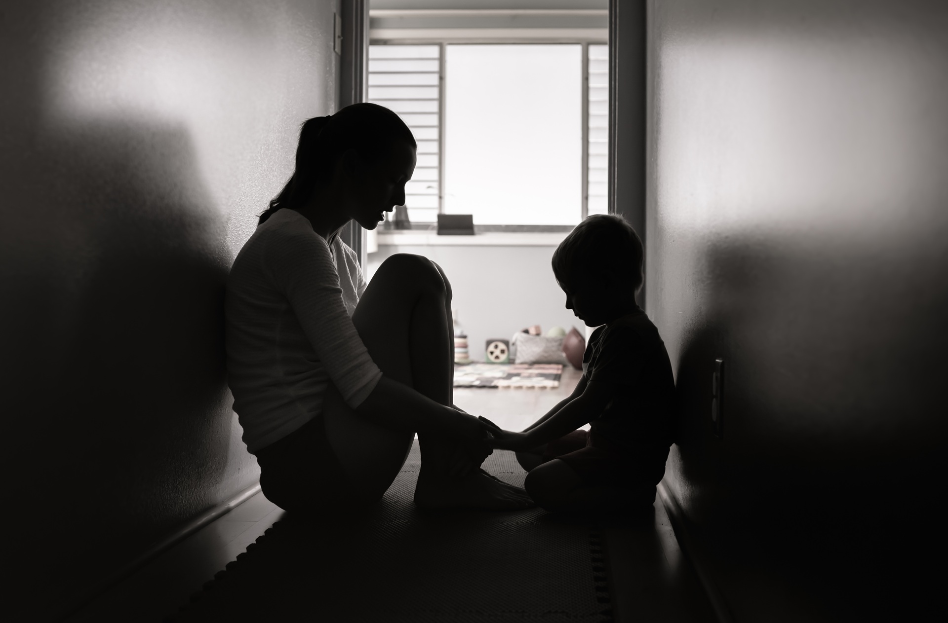Silhouette of mother and child | Hemmat Law Group